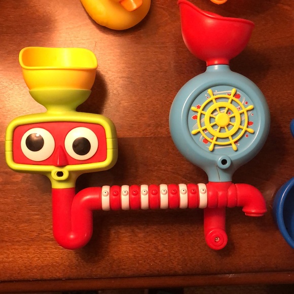 Bath toys pour and spin, bath books and toys - Picture 8 of 10